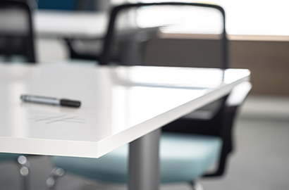 kantoorkast met whiteboard als deur