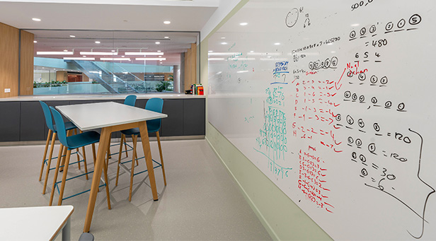 chameleon-writing-reference-office-inspiration-4