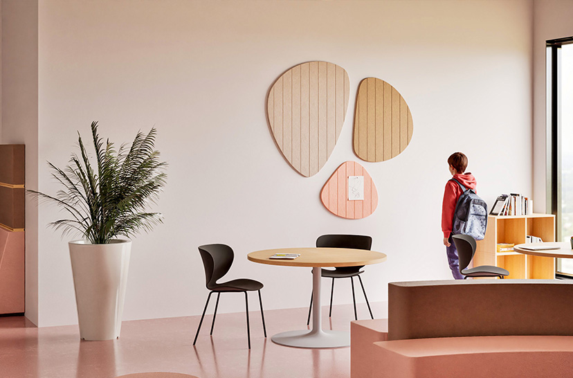 panneau acoustique mural école, panneau acoustique éducation, tableau d’affichage classe, panneaux muraux absorbant le bruit école, panneaux acoustiques durables, acoustique ludique école, feutre PET acoustique école, Chameleon Pebbles, acoustique environnement d’apprentissage, panneaux acoustiques sur mesure