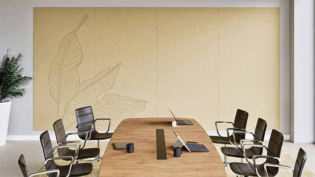 Un espace de bureau avec un Chameleon Creatives Acoustics au mur